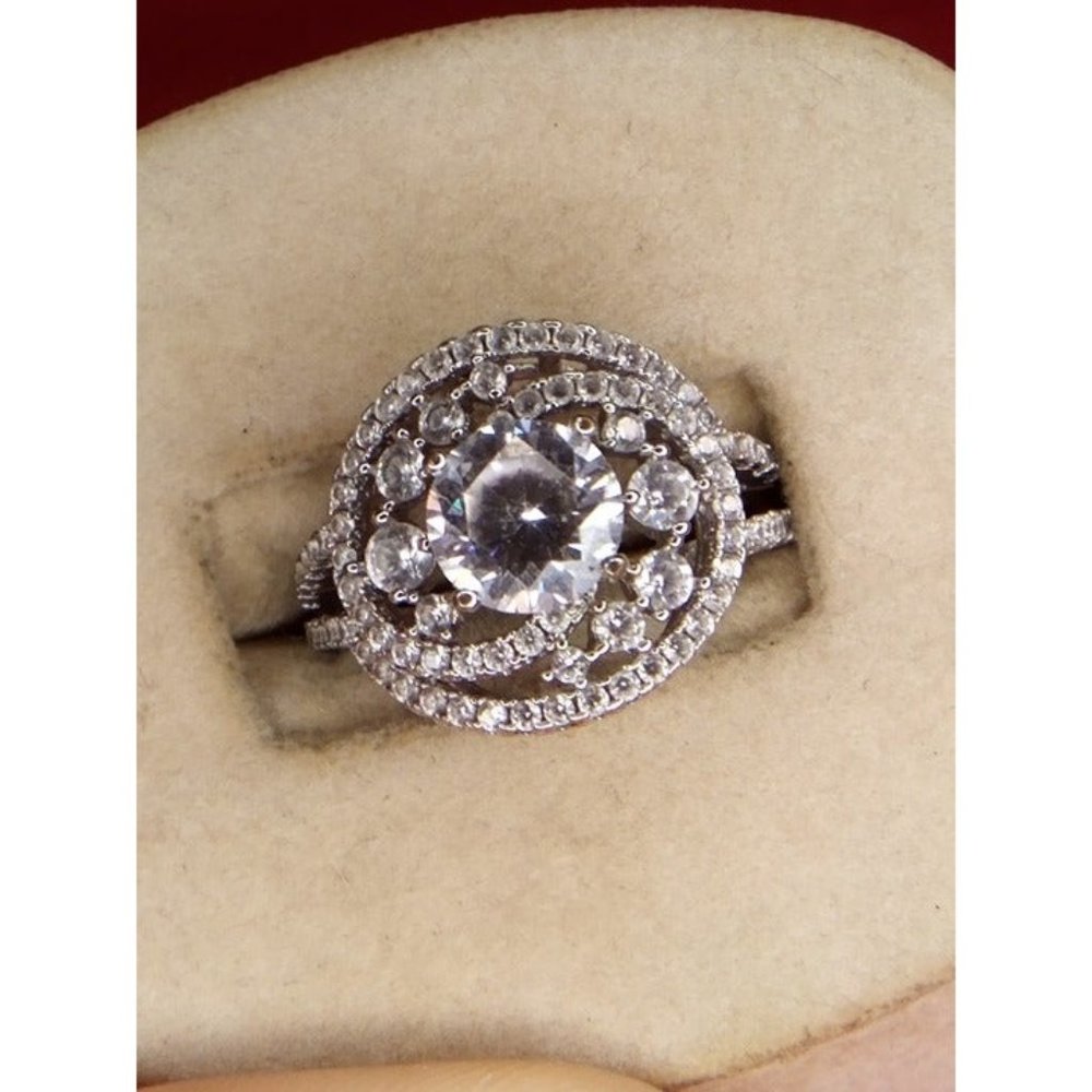 Silver Tone Sparkly Women's Rhinestone‎ Ring Size 9.25
